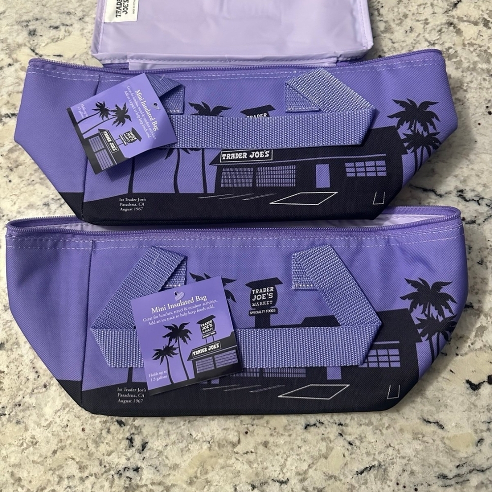 TRADER JOES MINI COOLER TOTE!!